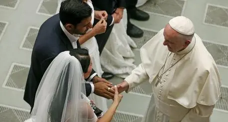 Papa Francesco: «Non trattare i risposati come scomunicati»