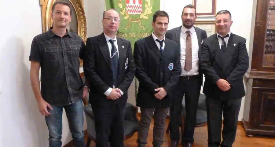 Campionato di sollevamento pesi in gara 250 atleti per gli Europei