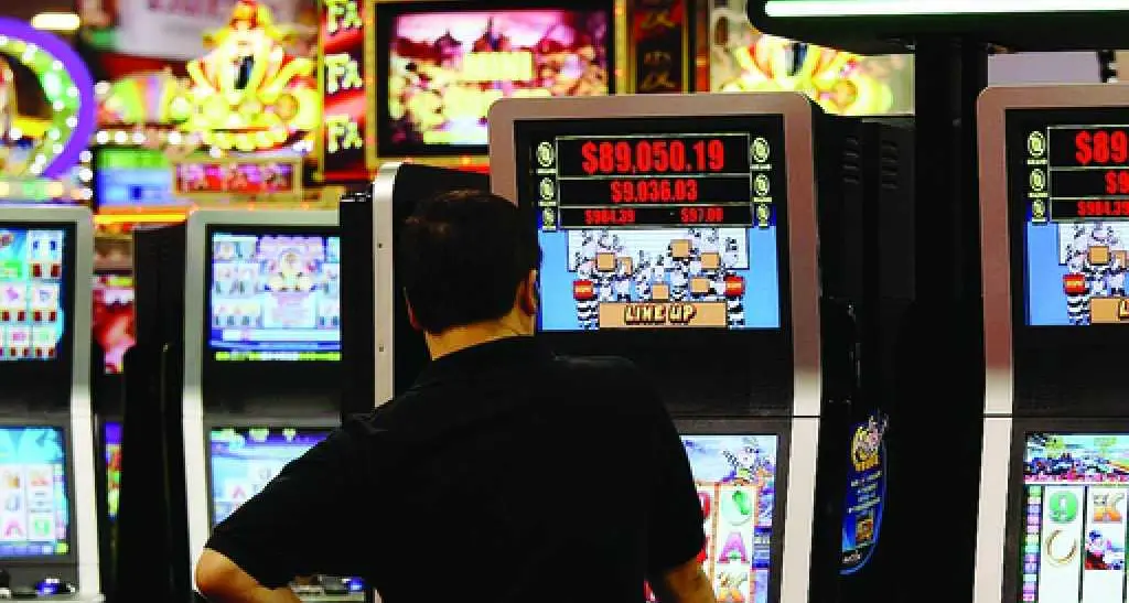 Rapina col cacciavite alla sala giochi