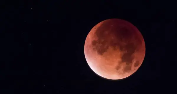 La notte scorsa la magia della Luna rossa