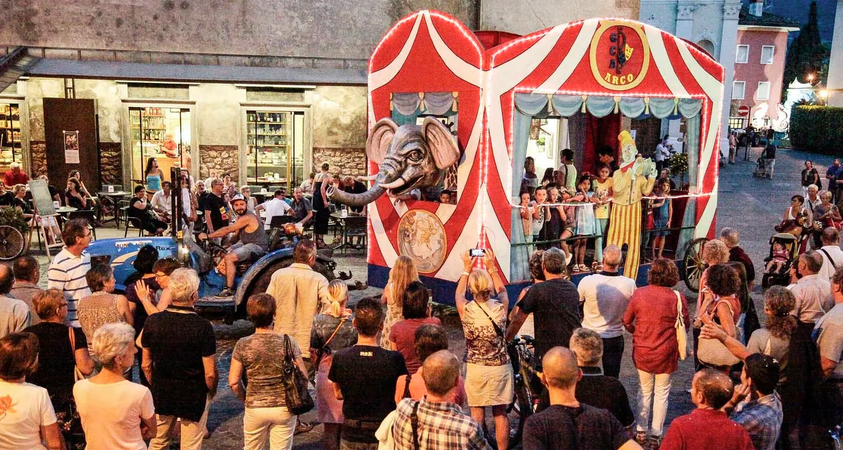 Il Carnevale si può fare anche in piena estate