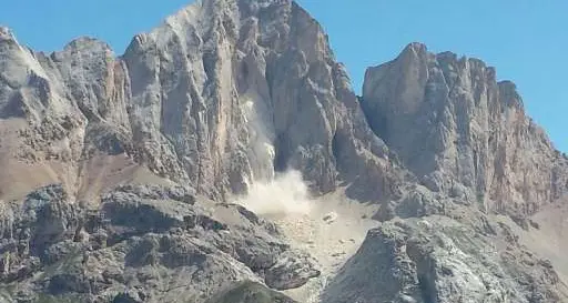 Crollo sul Gran Vernel, polvere fino al rifugio Contrin