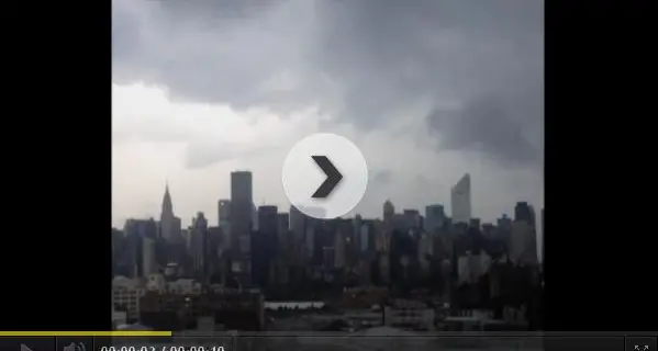 Fulmine su Manhattan: ecco il video