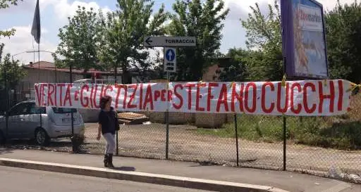 Cucchi: condannati i medici, assolti agenti e infermieri