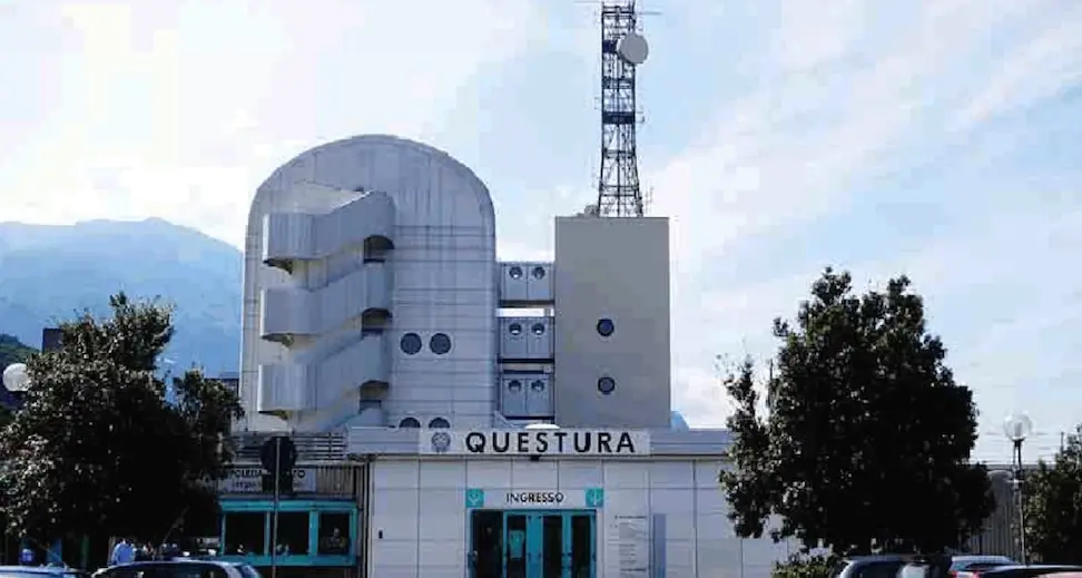 In questura si «bolle», malore in ufficio