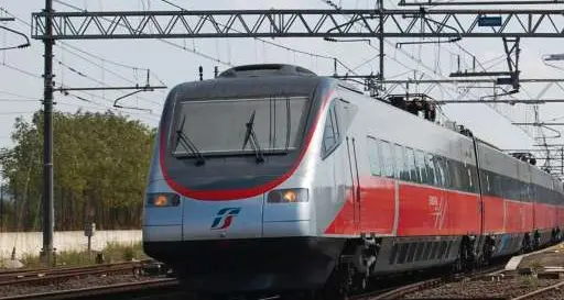 Sale senza biglietto, 224 euro di multa Trenitalia: «Le sanzioni salate servono da deterrente»