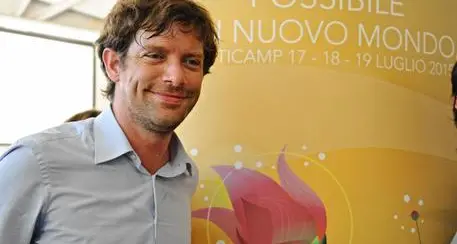 «Renzi non è come Berlusconi, è proprio Berlusconi»