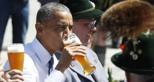 Barack Obama in Baviera, incontro con Angela Merkel