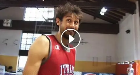 Ale Gentile sfida Dada Pascolo Da metà campo non c'è gara...