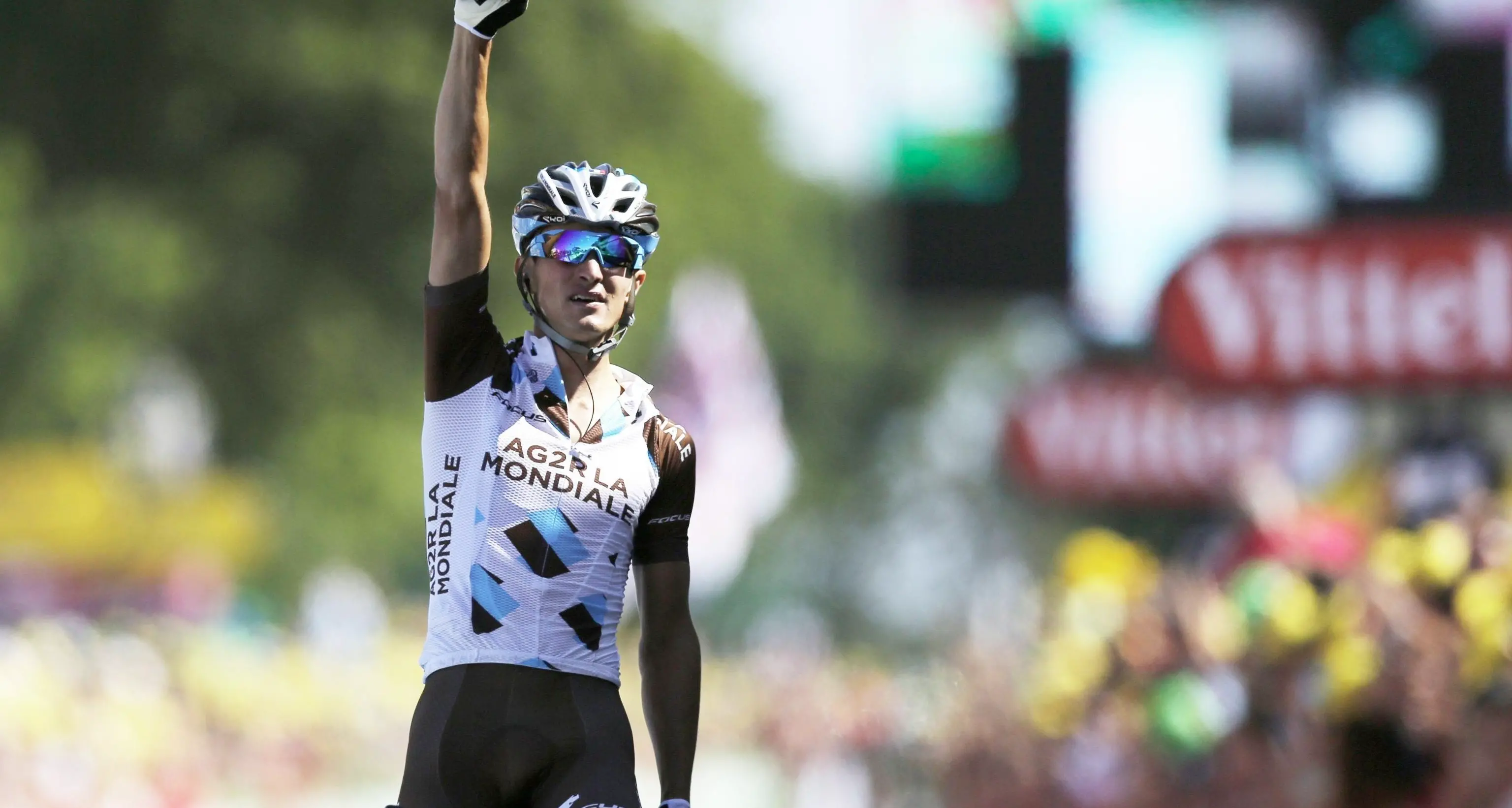 La zampata di Vuillermoz sul muro di Bretagne Froome resta in giallo, Nibali in difficoltà