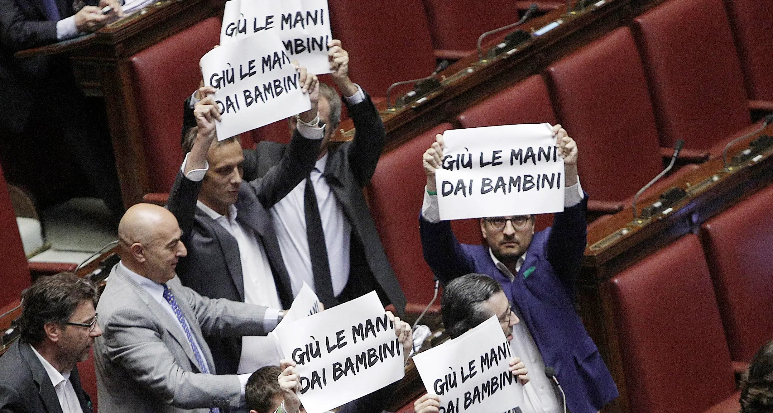 Via libera tra le polemiche alla riforma della scuola
