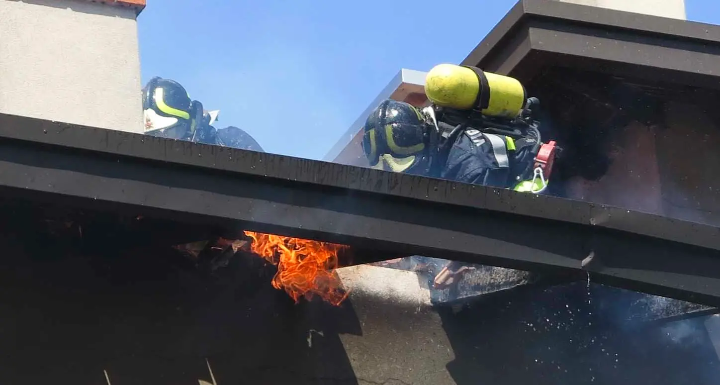 Chiarano incendio in una palazzina Danni a tre alloggi, un intossicato