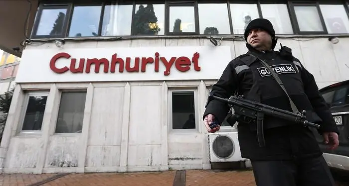 Turchia, pubblica scoop su armi a jihadisti: chiesto ergastolo per giornalista