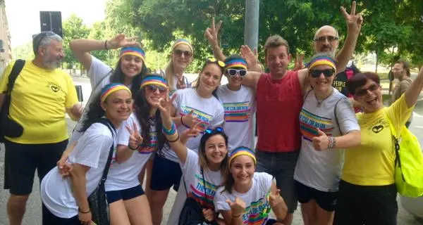 Oggi il centro di Trento si colora Tutto pronto per i 15mila «pazzi» della Color Run
