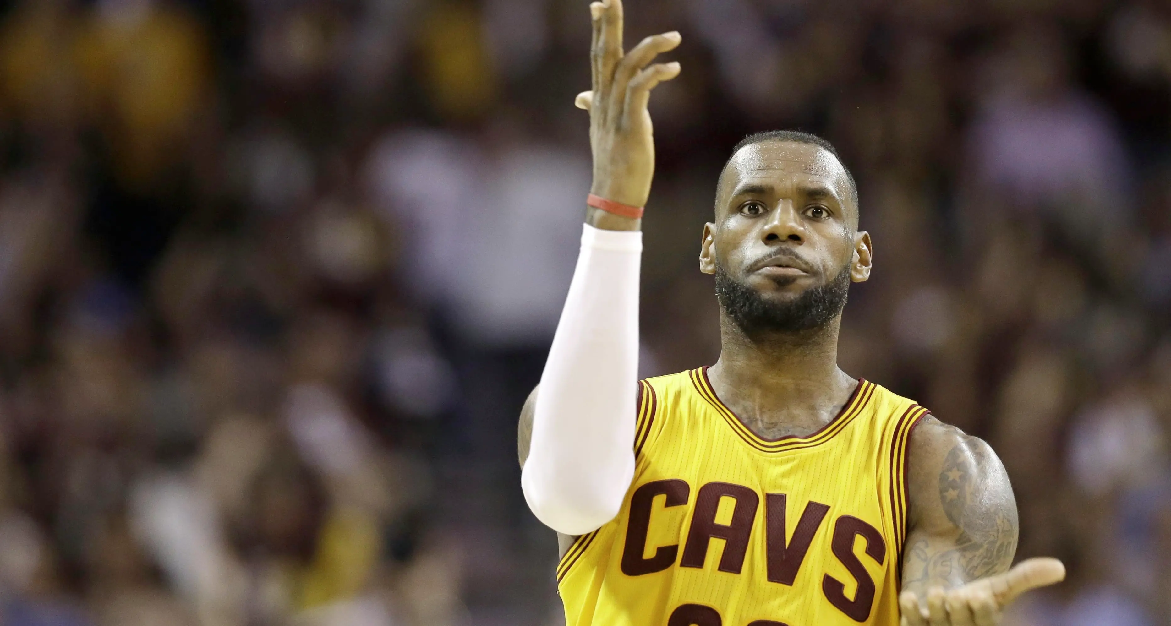 Basket, finale Nba: LeBron e Dellavedova super, Cleveland vola a sorpresa sul 2-1