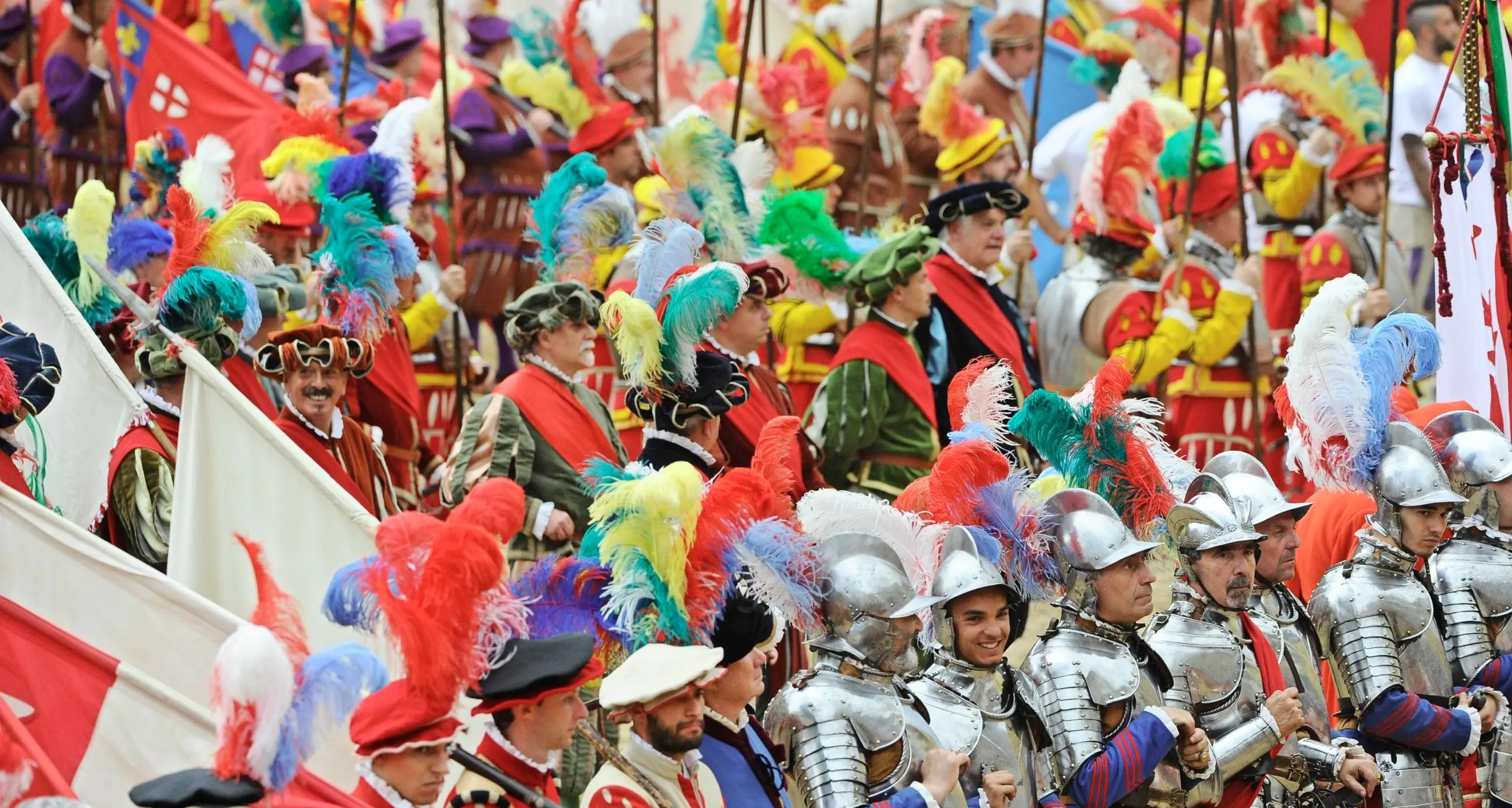 Il calcio storico di Firenze è evento mondiale Guelfi e Ghibellini in un gioco dove tutto è lecito