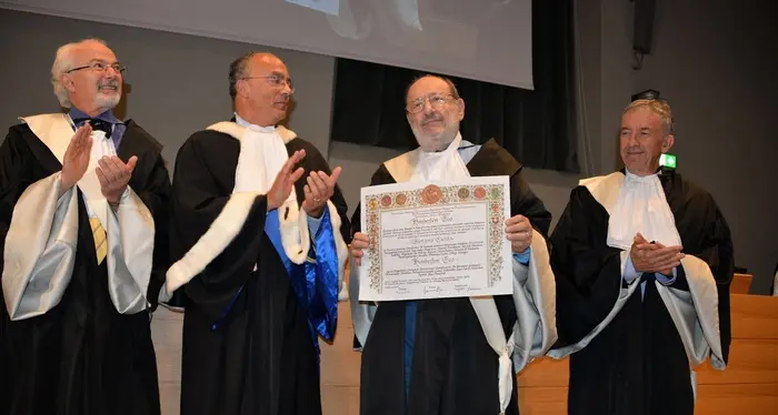 Eco, Internet dà diritto di parola a legioni imbecilli