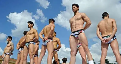 I modelli di Dirk Bikkemberg all'apertura di Pitti Uomo