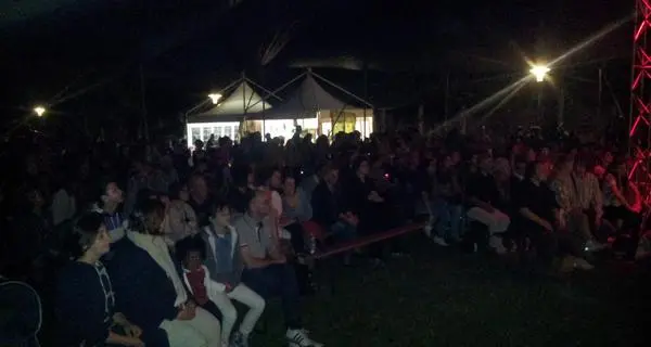 Gli Apocrifi fanno il tutto esaurito: Trento ha voglia di divertimento