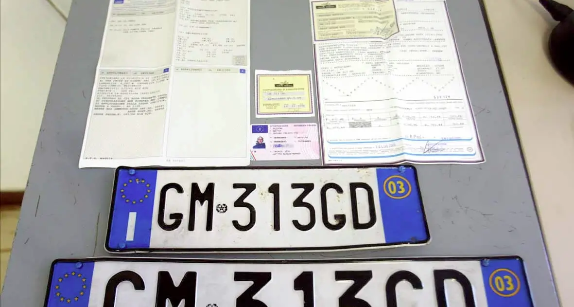 Caccia ai «furbetti» con auto con targa straniera