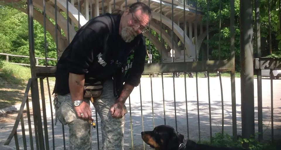 Paolo Beber e il suo cane Onny finalmente hanno una casa