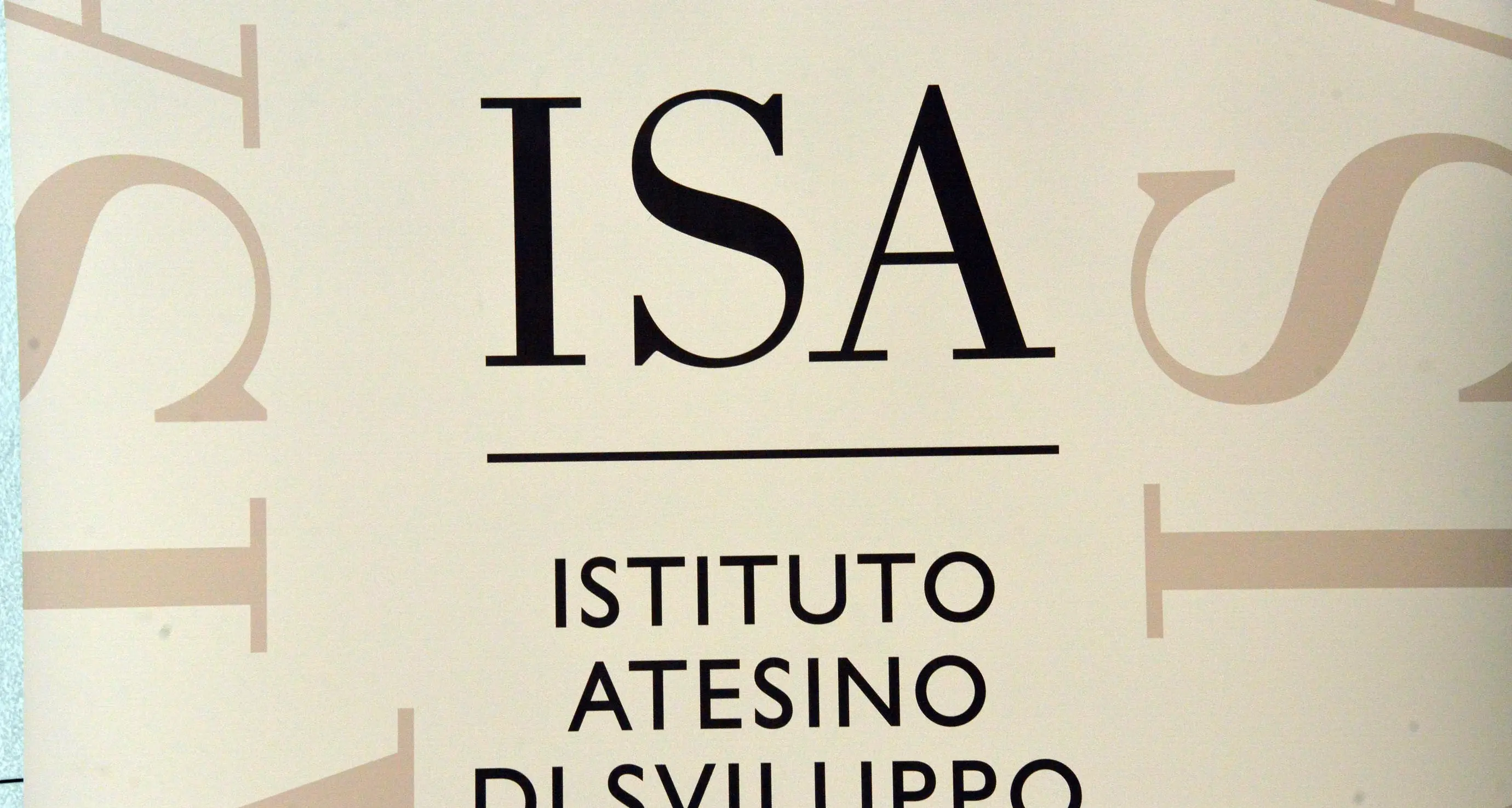 Isa il 2014 migliora, utile su del 5%