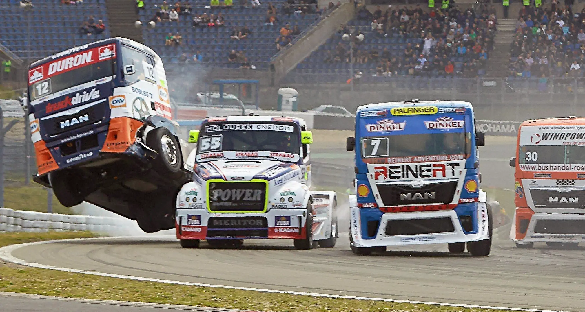 Al Nürburgring si sfidano i bisonti della strada