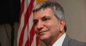 Vendola, in pensione a 57 anni. Prenderà 5.618 euro al mese