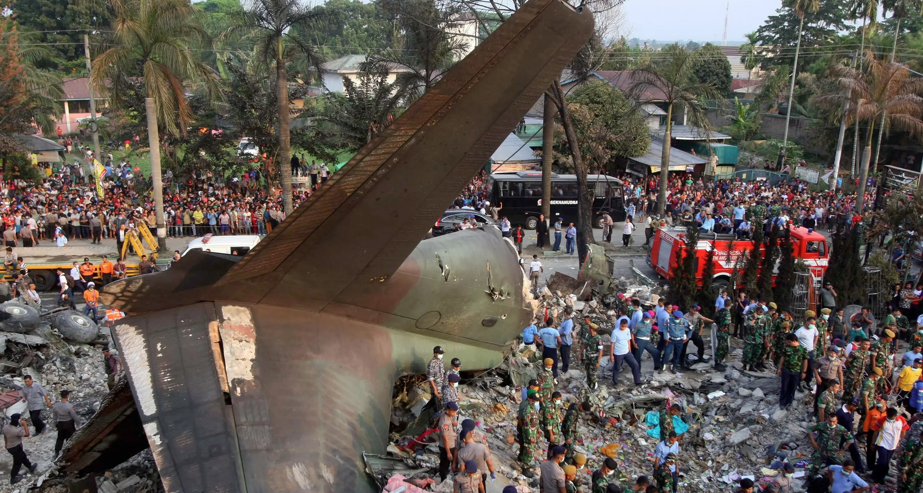L'aereo precipitato sulle case in Indonesia è l'ultimo di una lunga lista