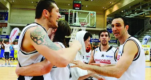 Aquila in campo domenica alle 18