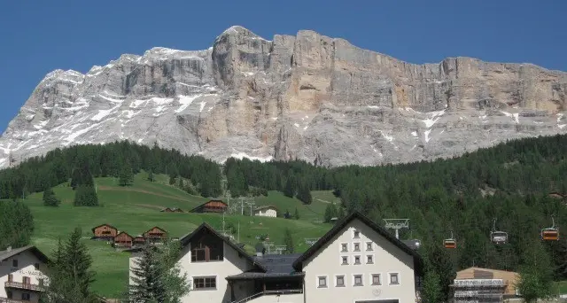 Grave motociclista tedesco finito fuori strada in Val Badia