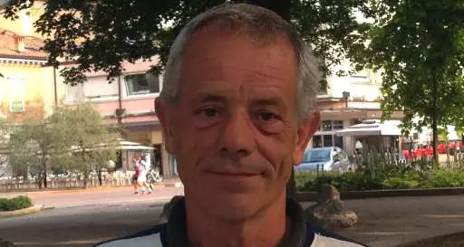 L'appello di un giocatore: «Non prestatemi più soldi, finiscono nelle slot machine»