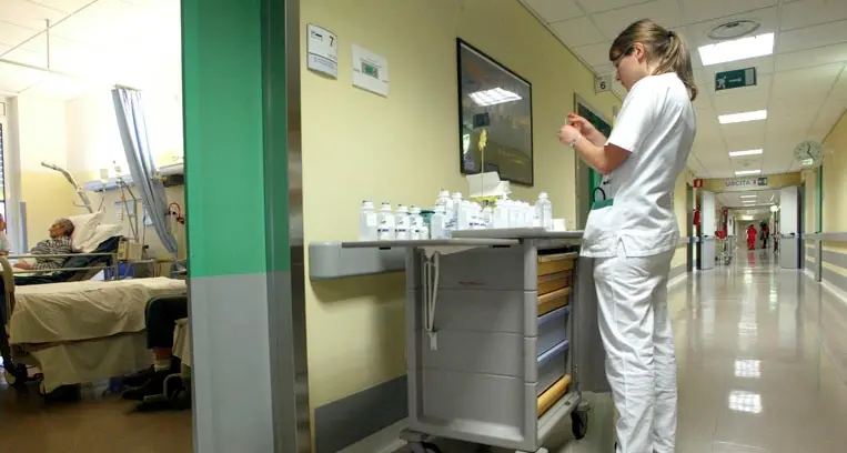 Morì incinta di due gemelle Ginecologa e ostetrica a processo