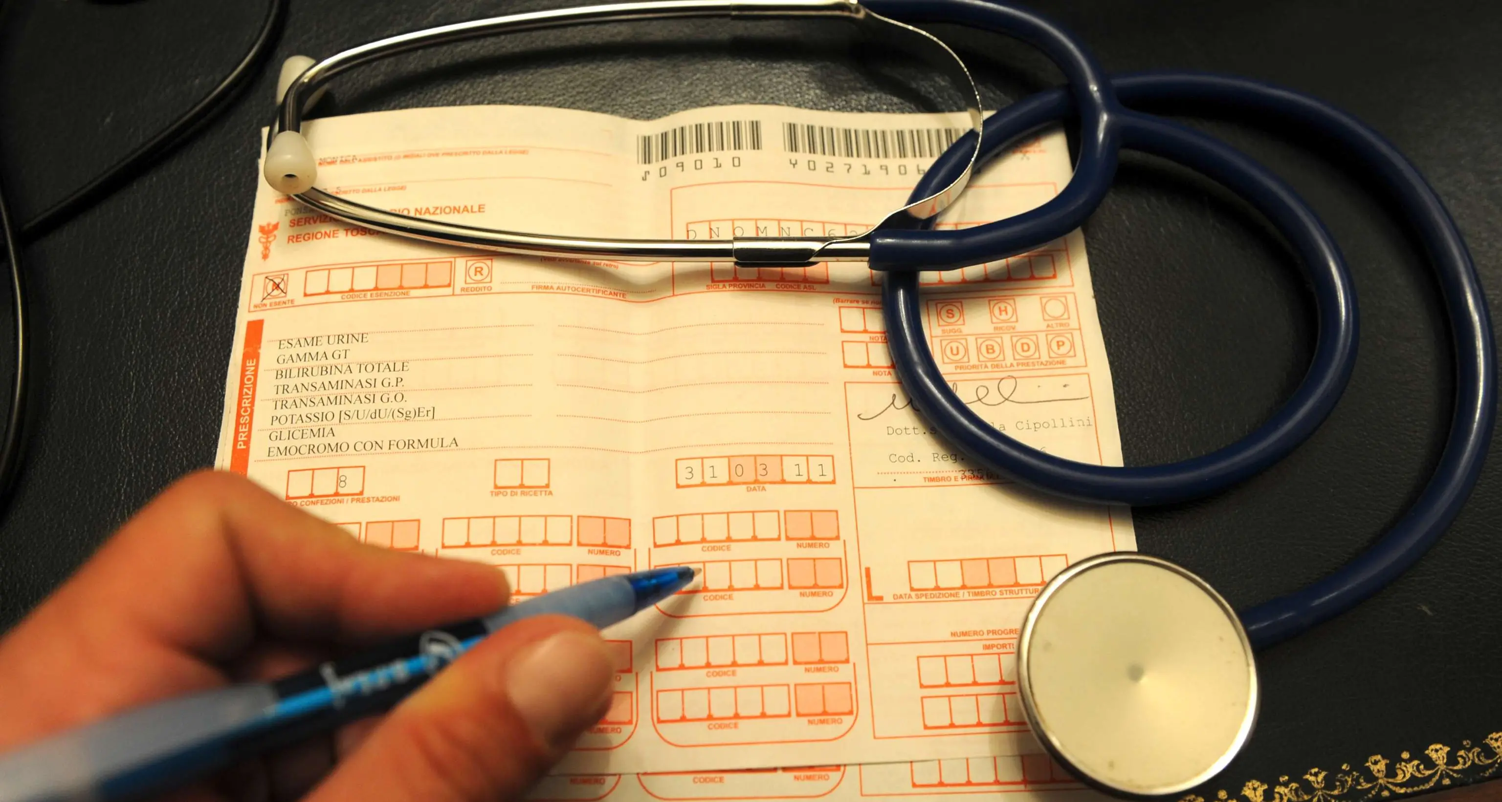 Napoli: sequestrati 500mila euro a 26 falsi invalidi, assistente medico nei guai