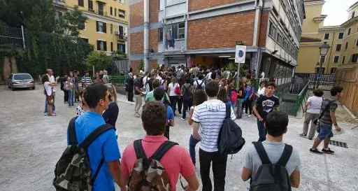 Scuola, i 5 Stelle bocciano Rossi «Ha svilito un settore strategico»