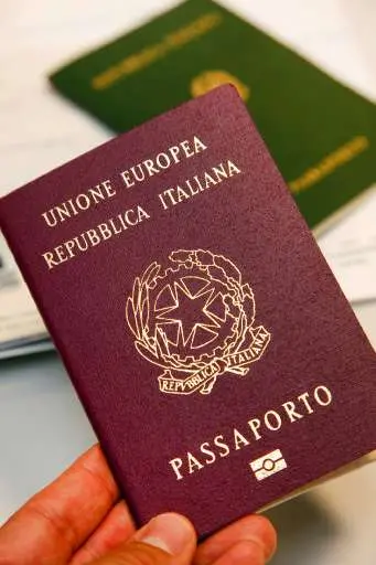 Raddoppia tassa rilascio passaporto
