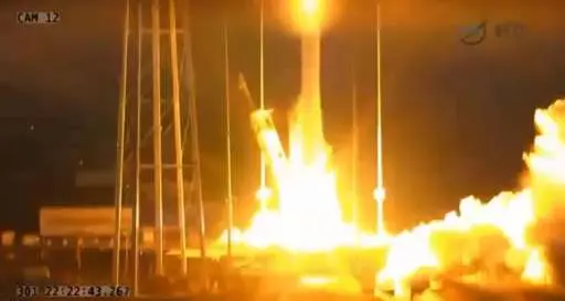 Nasa, esplode un razzo Stop per la Cristoforetti