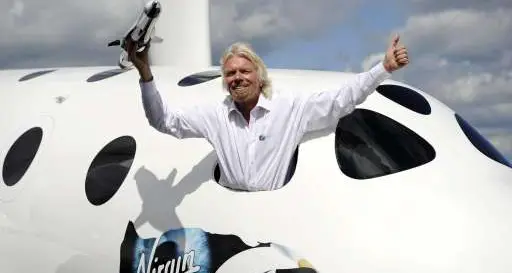 Precipita la Virgin Galactic Stop ai turisti nello spazio
