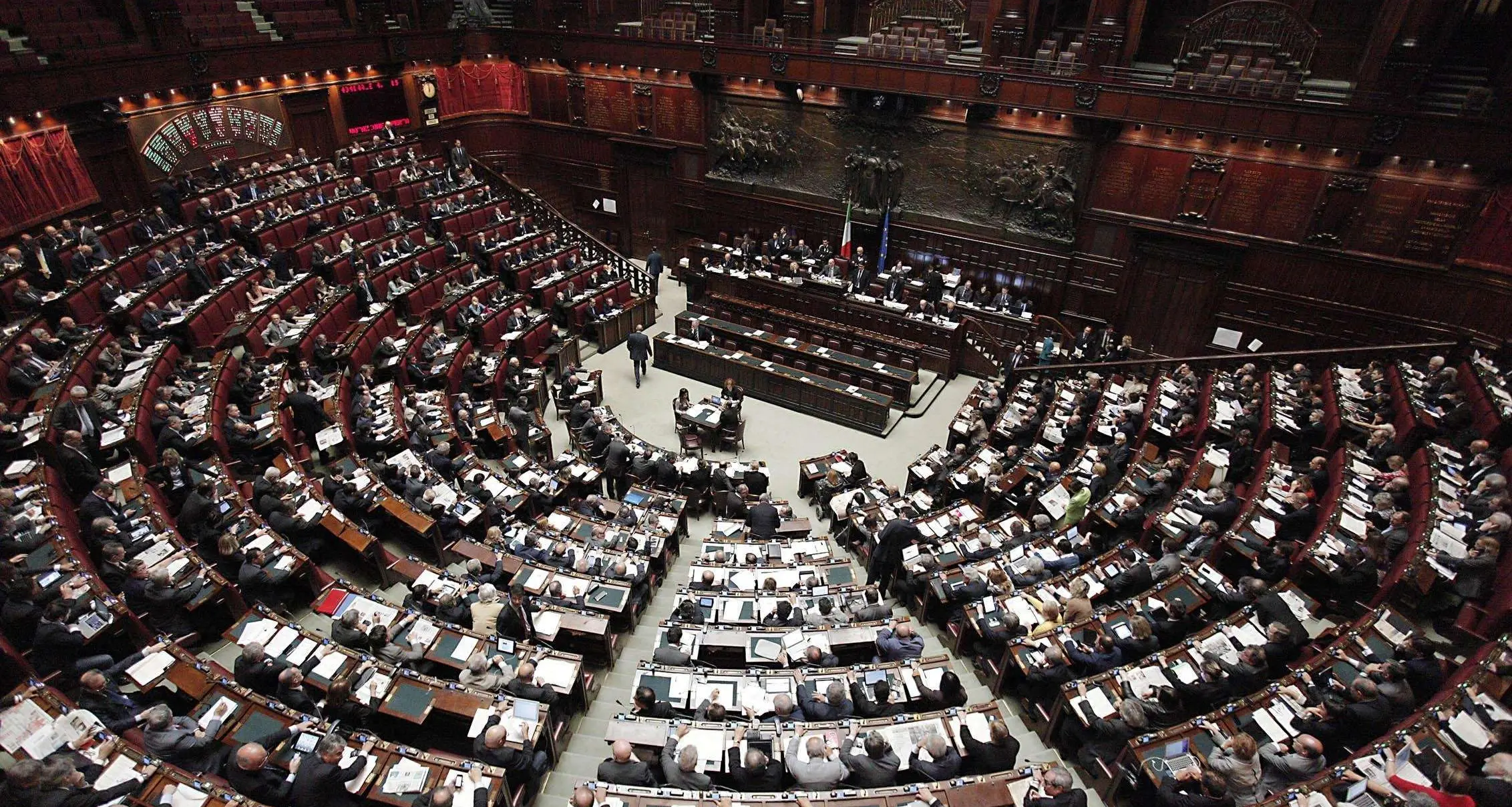 Per gli ex parlamentari la crisi non esiste mai