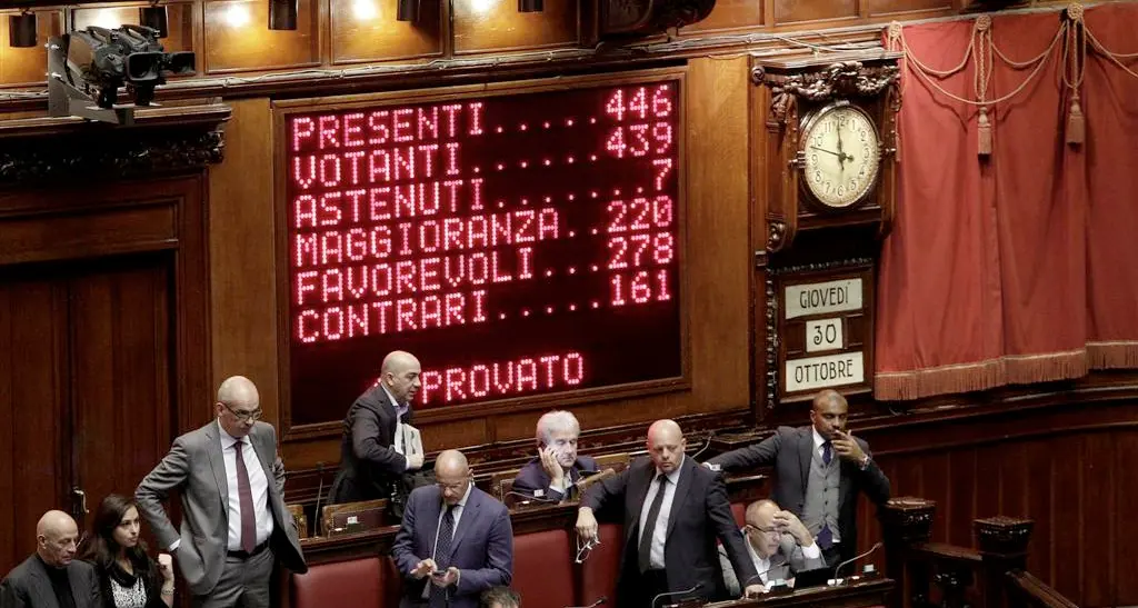 Lega e M5S votano insieme: niente bonus bebè agli immigrati