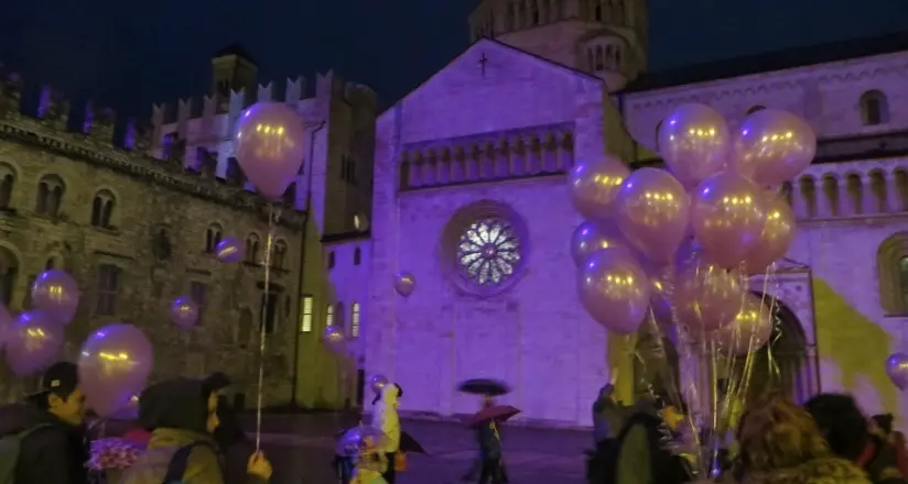 Il Duomo si tinge di viola per i bimbi prematuri