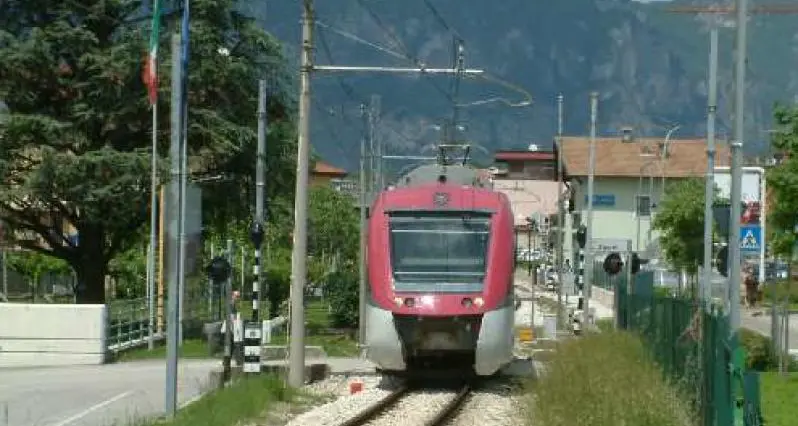 Controllore colpito con una testata, l'aggressore in fuga a Mollaro