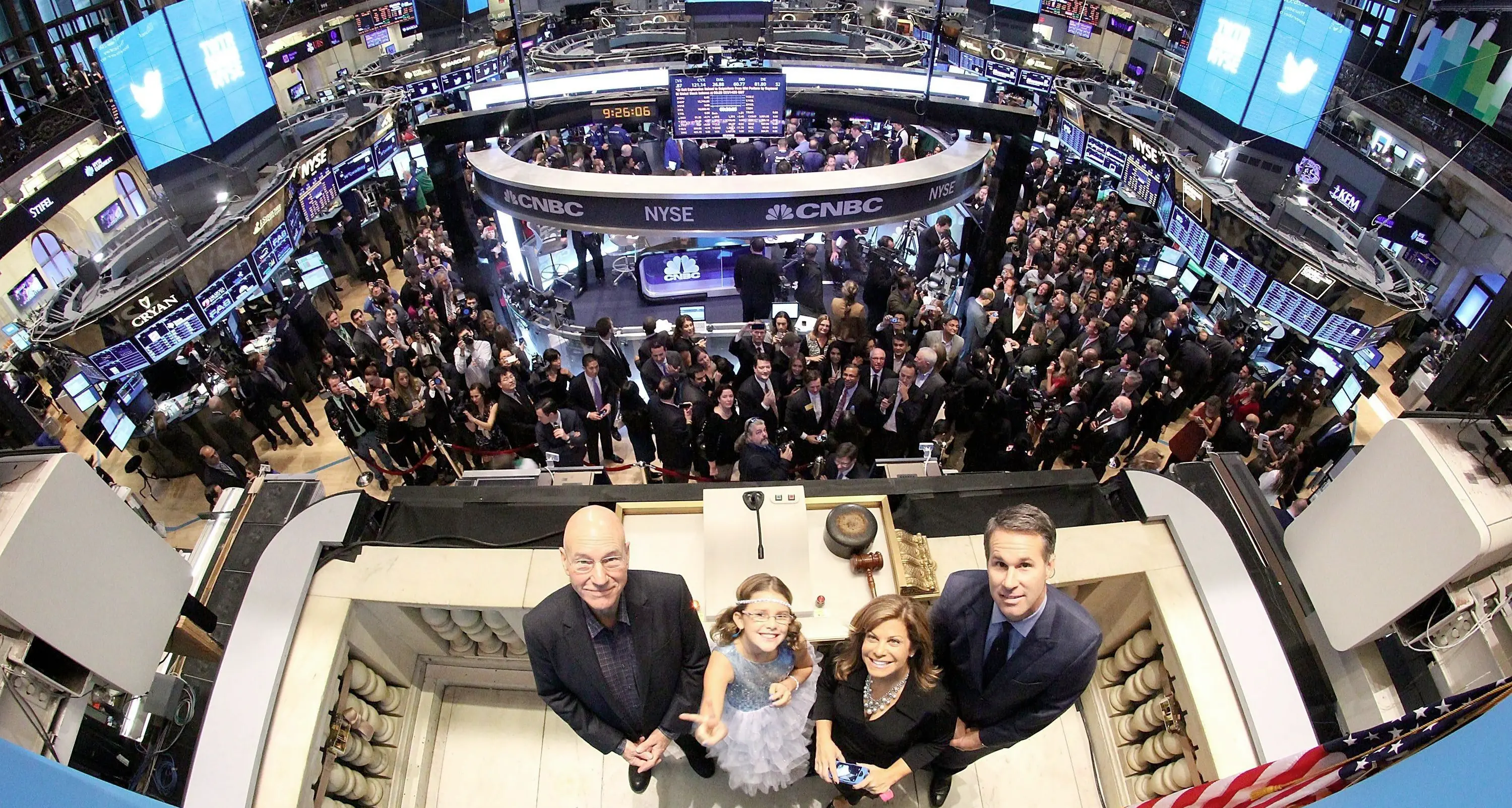 Borsa Usa in festa: il DowJones per la prima volta supera quota 18mila
