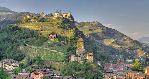 Alto Adige: Egna e Chiusa, borghi belli ma case costose