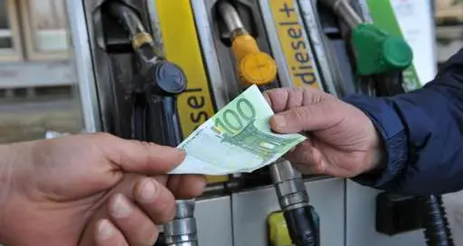 Benzina, Uil: Provincia aiuti gli automobilisti