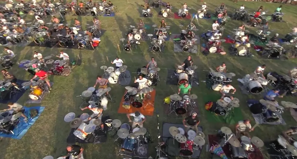 In mille cantano Learn to Fly per chiedere ai Foo Fighters uno show a Cesena