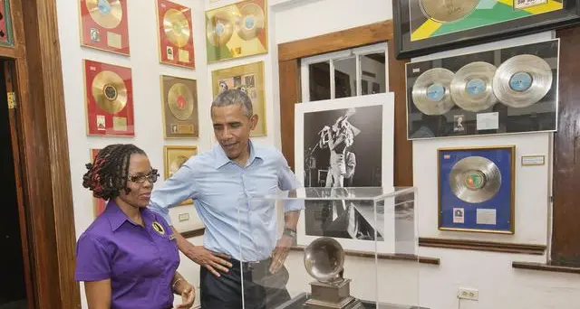 Obama in Giamaica rende omaggio a Bob Marley