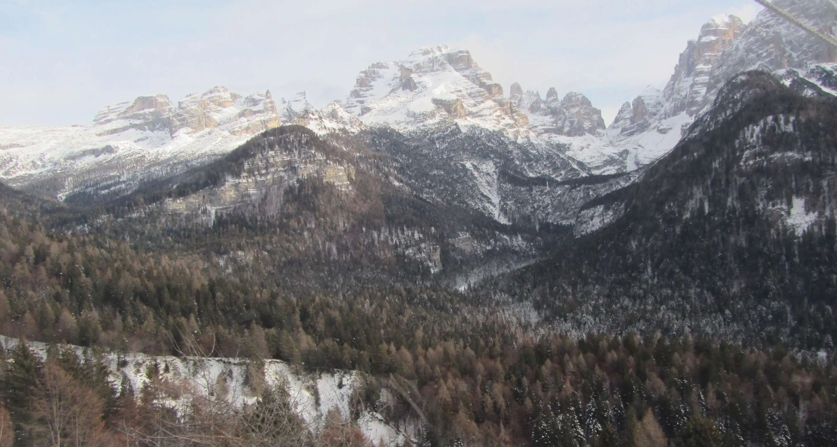 Due alpinisti sfiorati da fulmine Numerosi interventi del soccorso