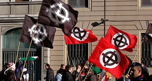 «È di CasaPound, loda Hitler e minimizza la Shoah, preoccupati per il neoeletto consigliere bolzanino»