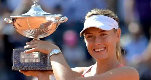 Maria Sharapova grande bellezza a Roma La spagnola Navarro si arrende al terzo set